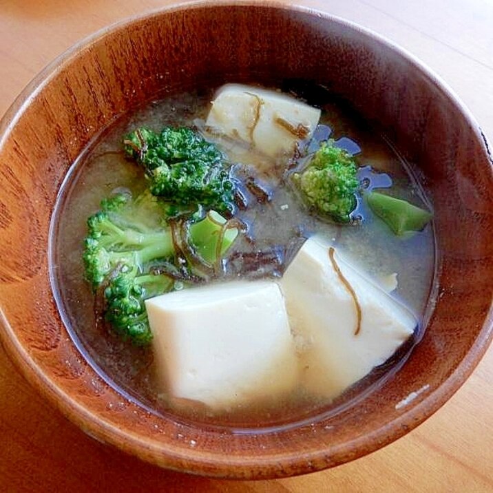 摩り下ろし生姜で❤ブロコ&もずく&豆腐の味噌汁♪